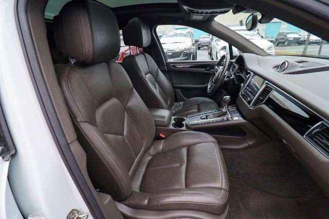 Used 2018 Porsche Macan AWD/4WD image 38