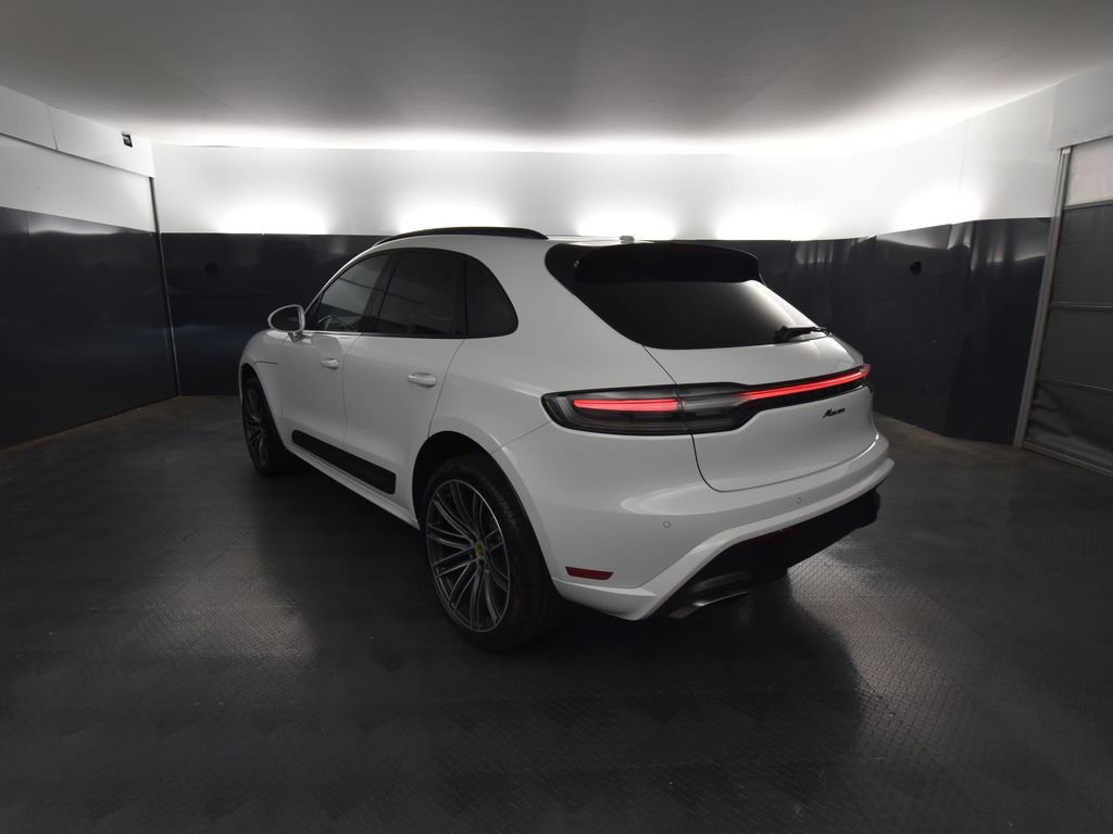 Used 2025 Porsche Macan image 3
