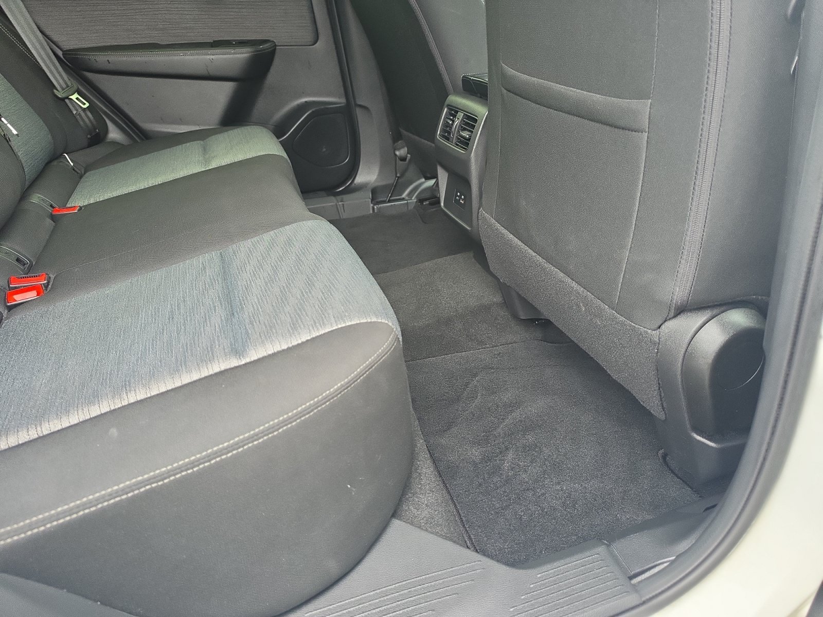 Used 2023 Nissan Rogue SV FWD image 27