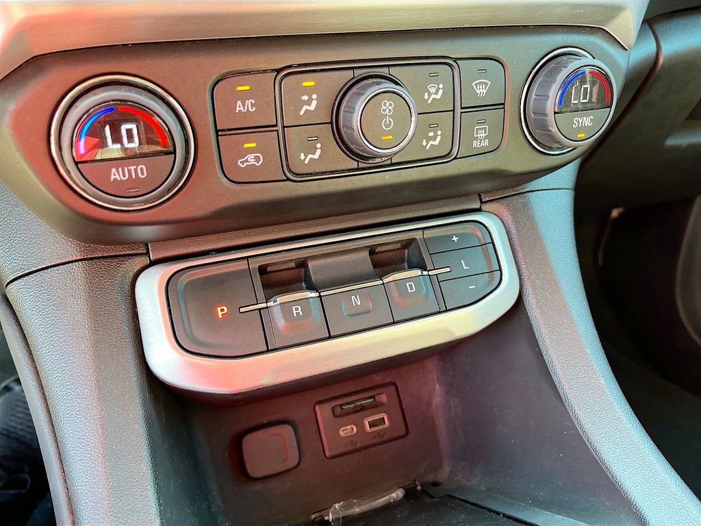 Used 2023 GMC Acadia SLT w/ Elevation Edition FWD image 16