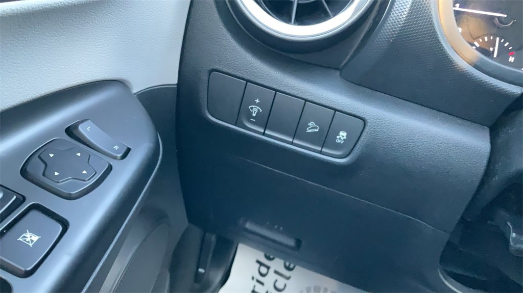 Used 2022 Hyundai Kona SEL image 28