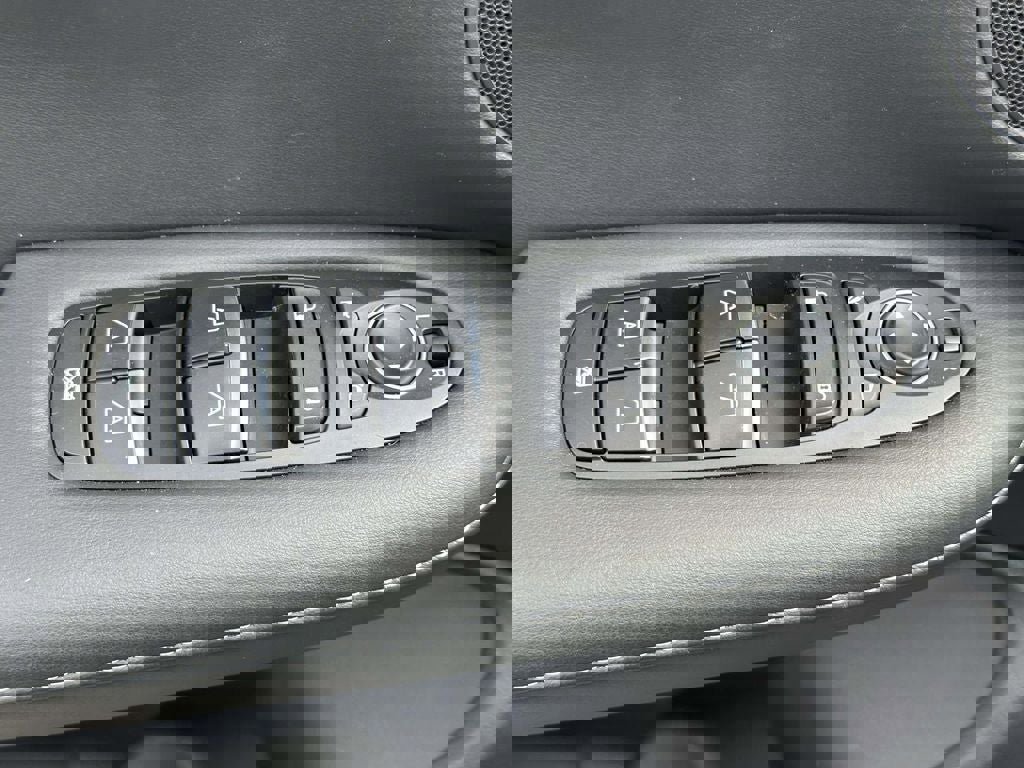 Used 2025 INFINITI QX55 Luxe w/ Cargo Package image 21