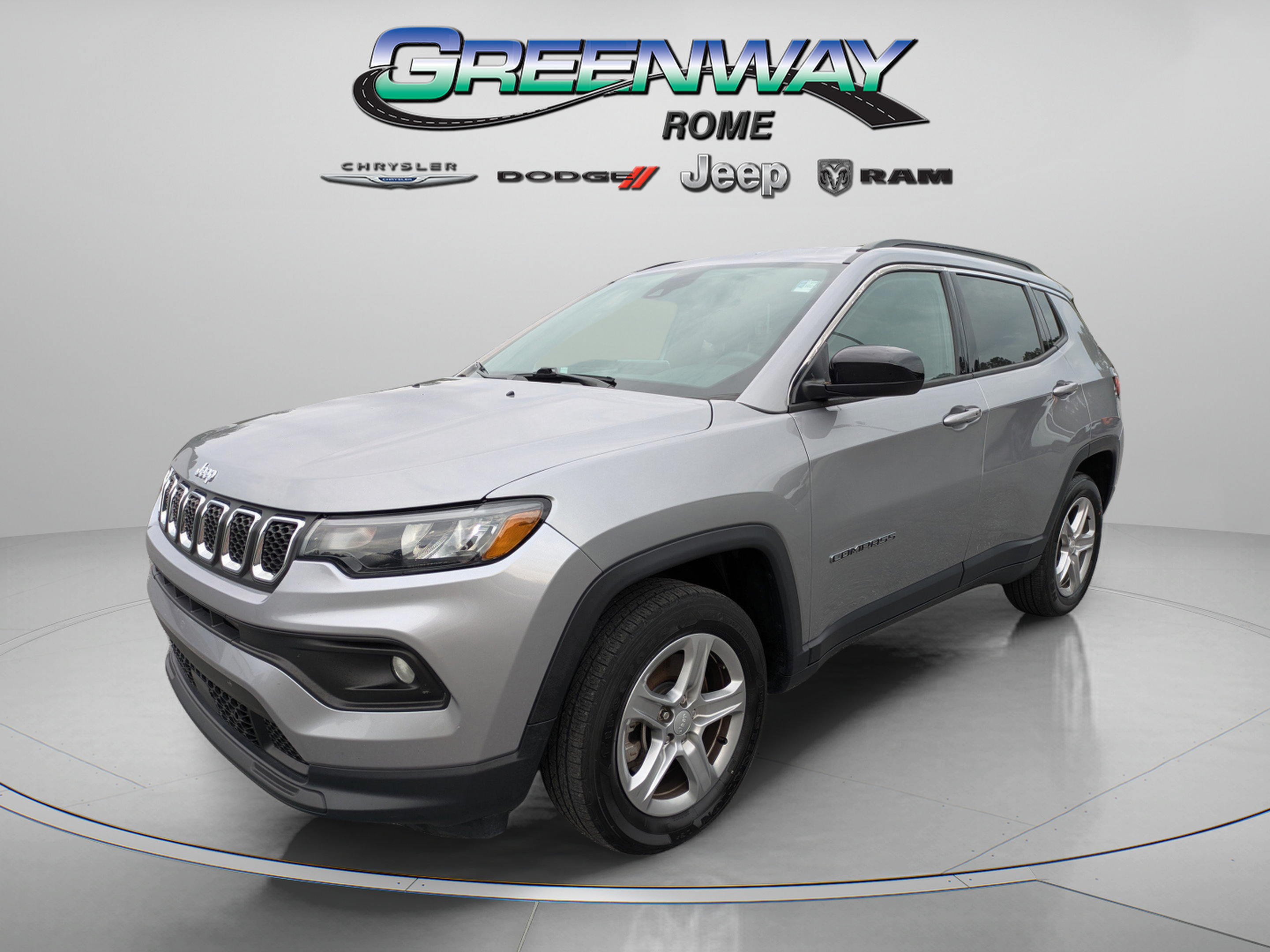 Used 2024 Jeep Compass Latitude AWD/4WD image 4