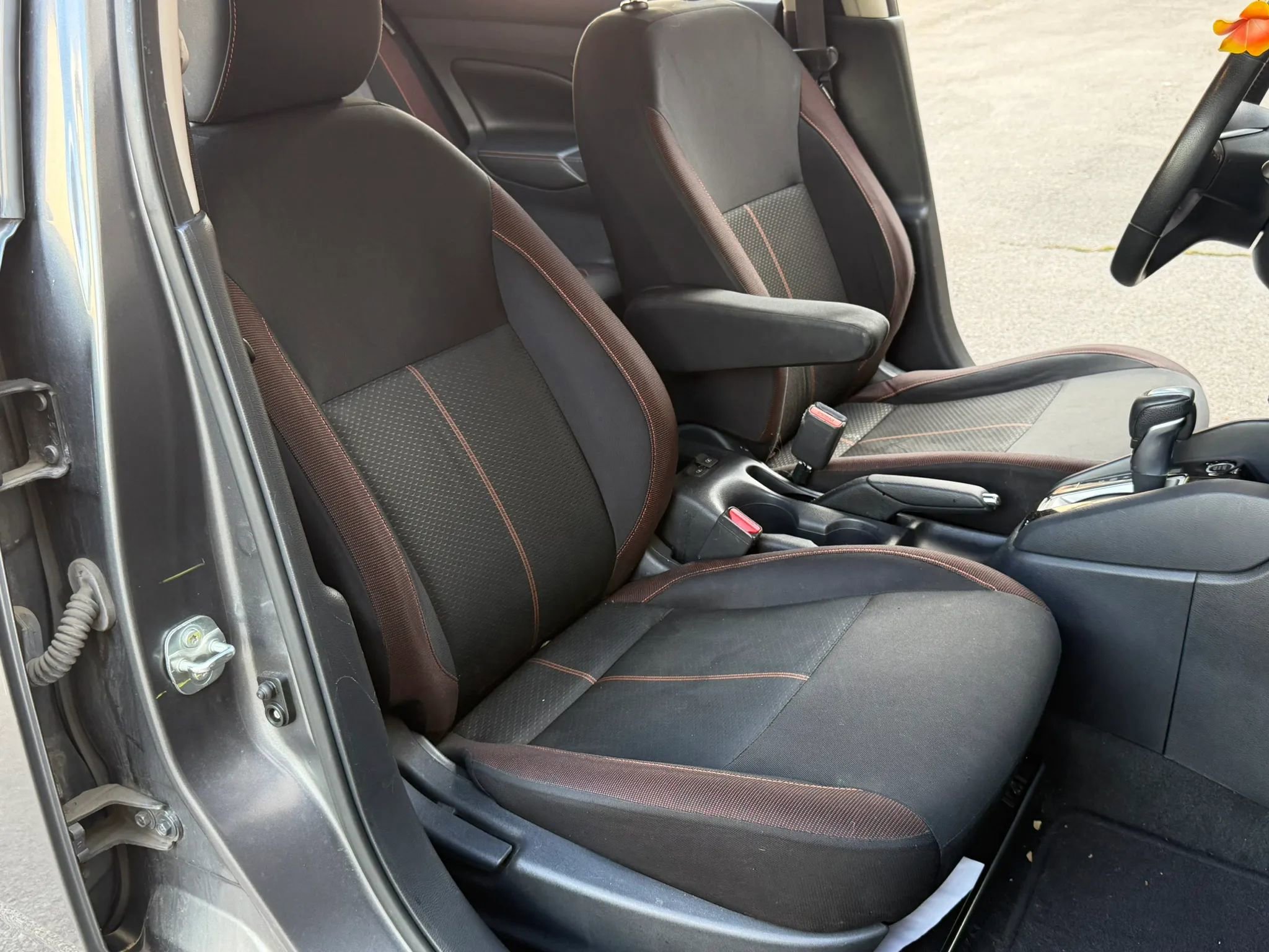 Used 2020 Nissan Versa SR FWD image 8