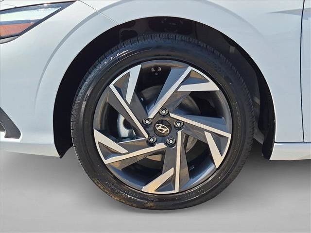 Certified 2025 Hyundai Elantra SEL FWD image 23
