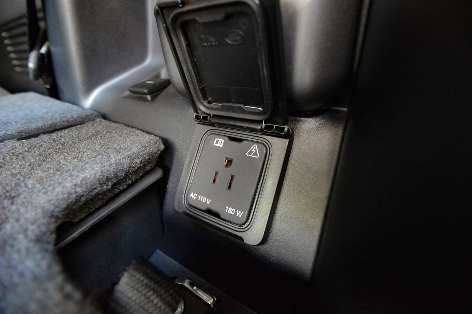 Used 2025 Land Rover Defender 130 V8 image 70