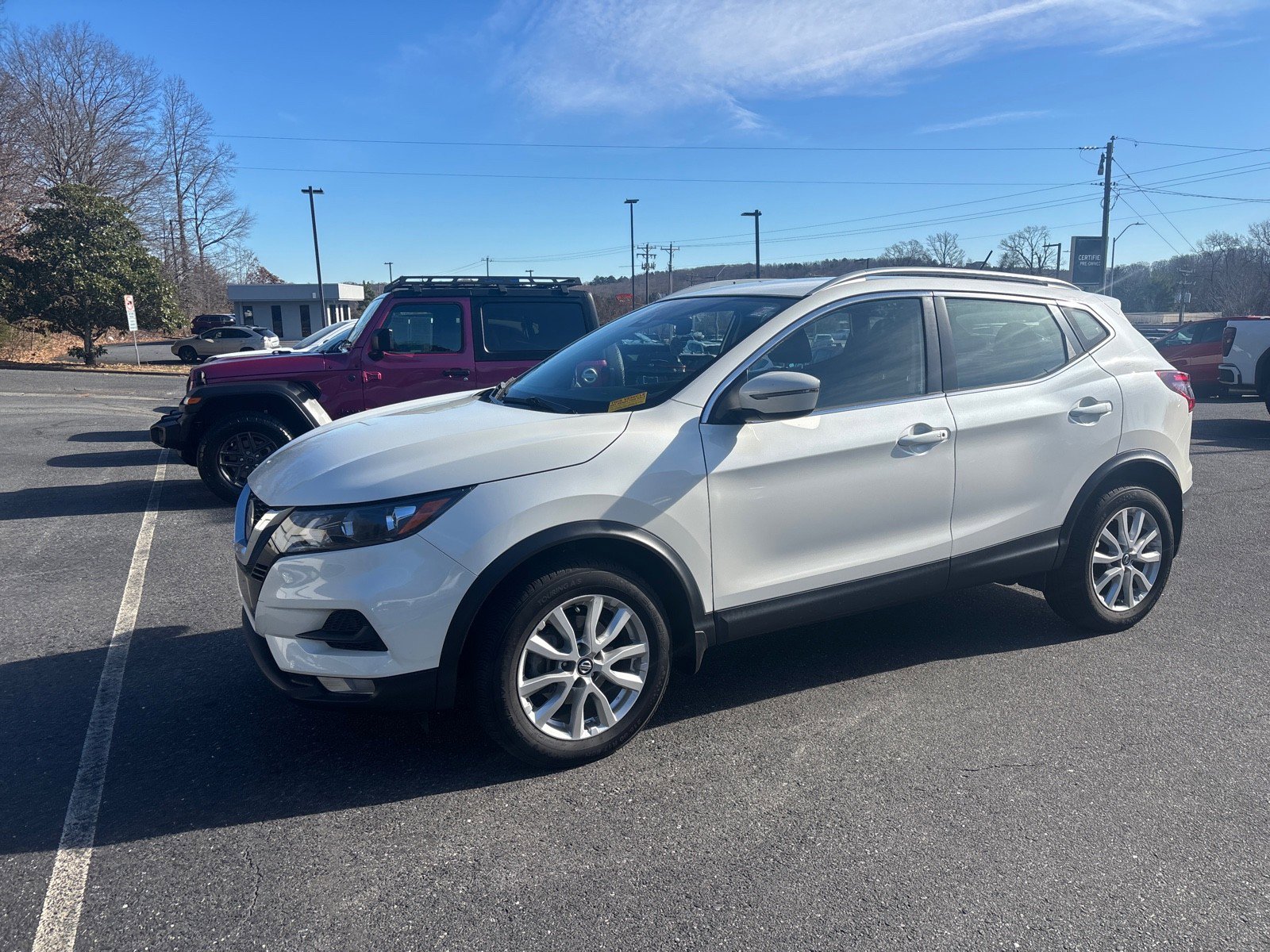 Used 2022 Nissan Rogue Sport SV image 2