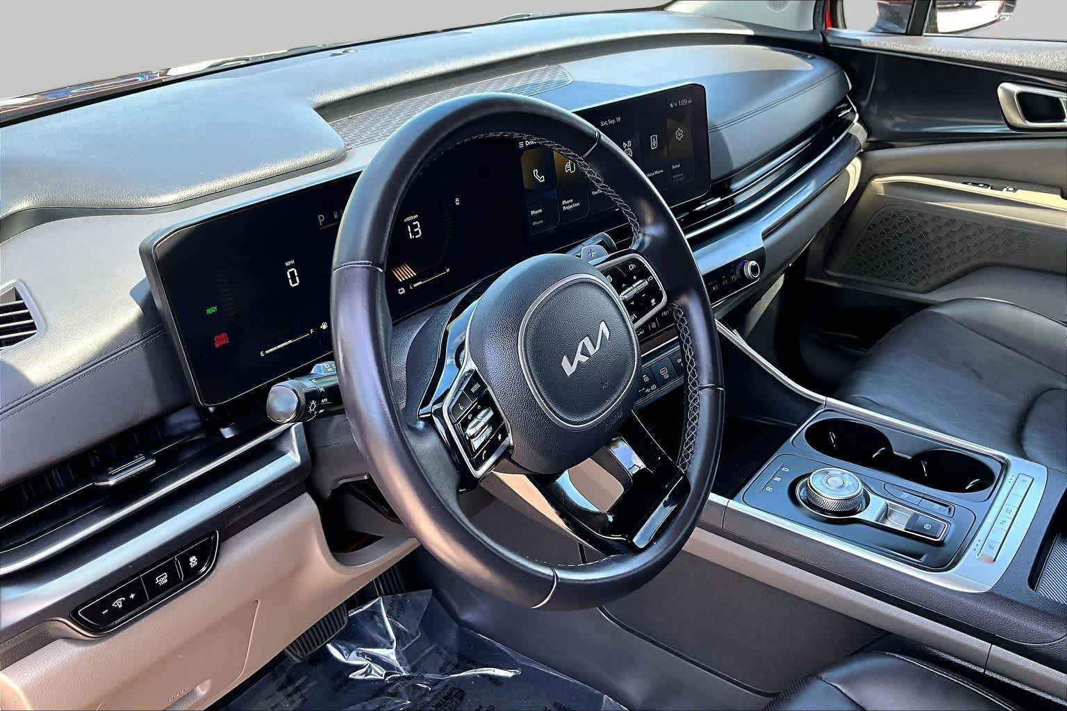 Used 2026 Kia Carnival LXS FWD image 17
