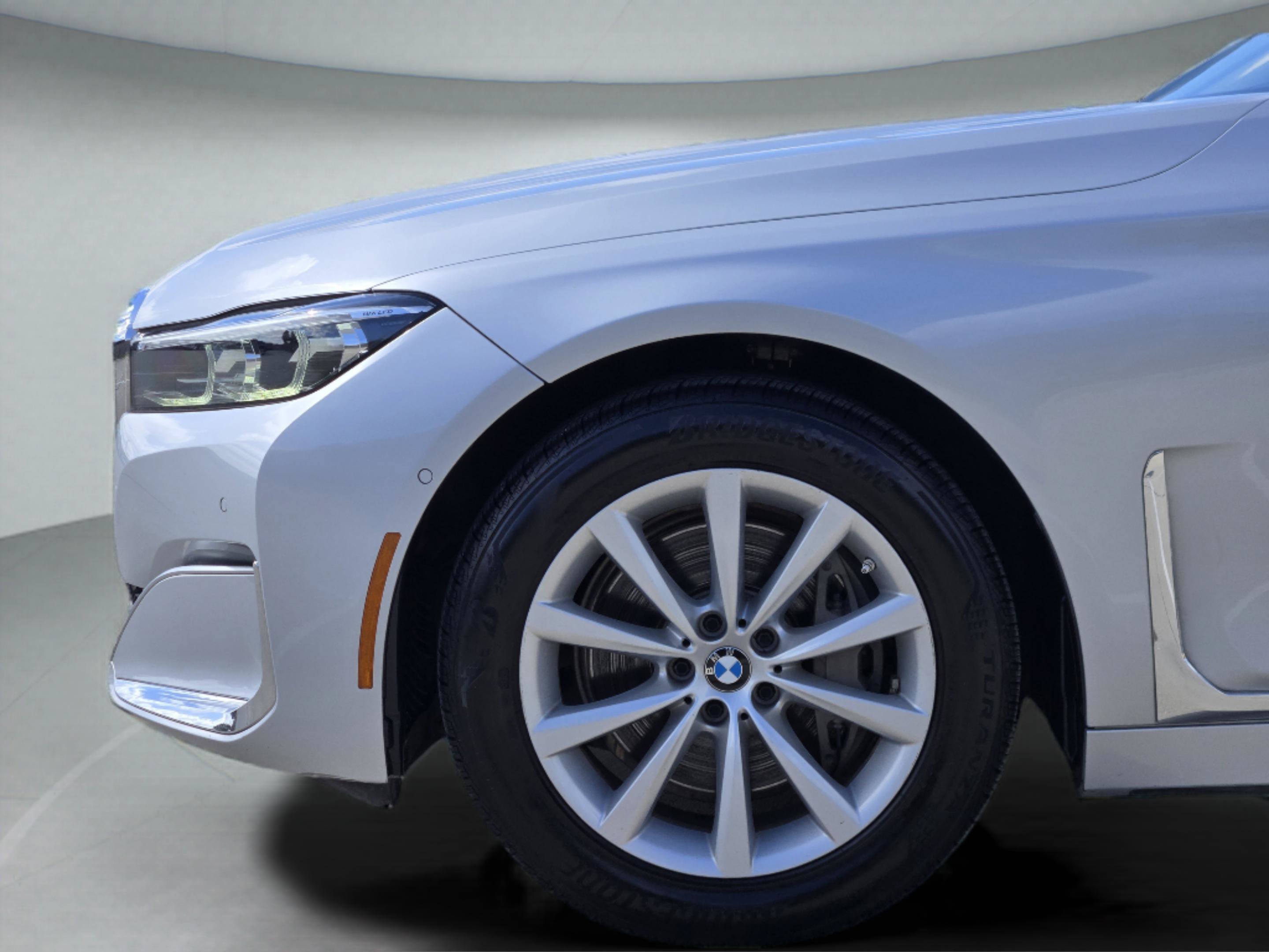 Used 2020 BMW 740i w/ Premium Package RWD image 29