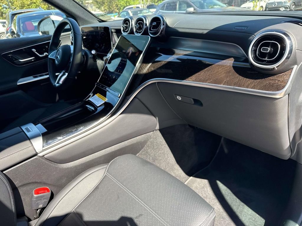 Used 2025 Mercedes-Benz GLC 300 image 12