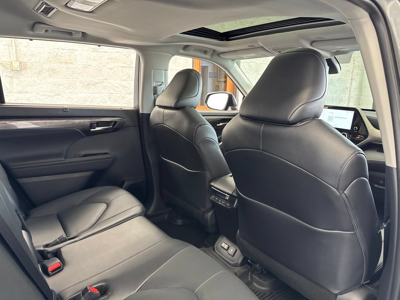 Used 2026 Toyota Highlander Limited AWD/4WD image 46