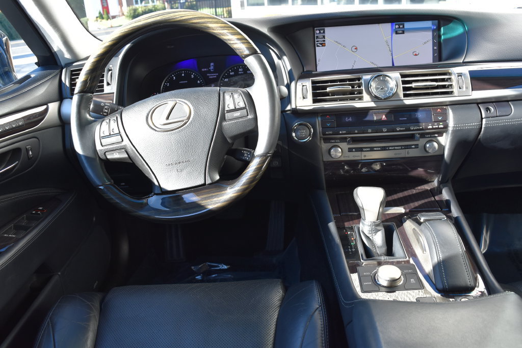 Used 2017 Lexus LS 460 AWD w/ Comfort Package image 12