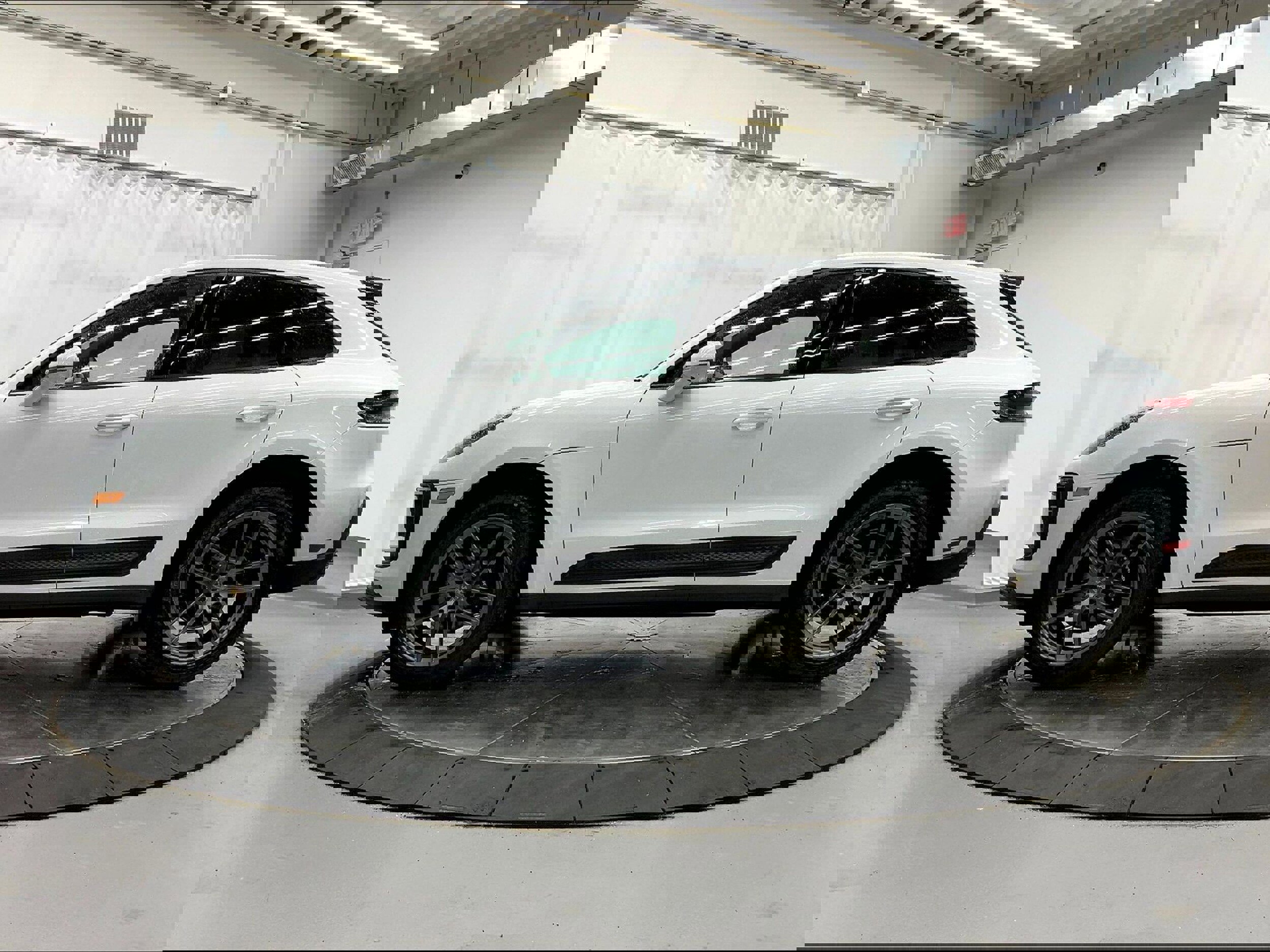 New 2025 Porsche Macan image 2