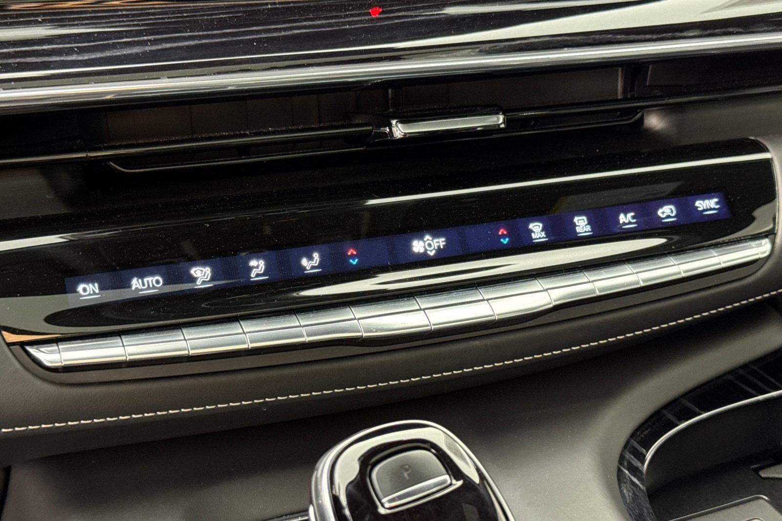 Used 2023 Cadillac Escalade ESV V AWD/4WD image 18