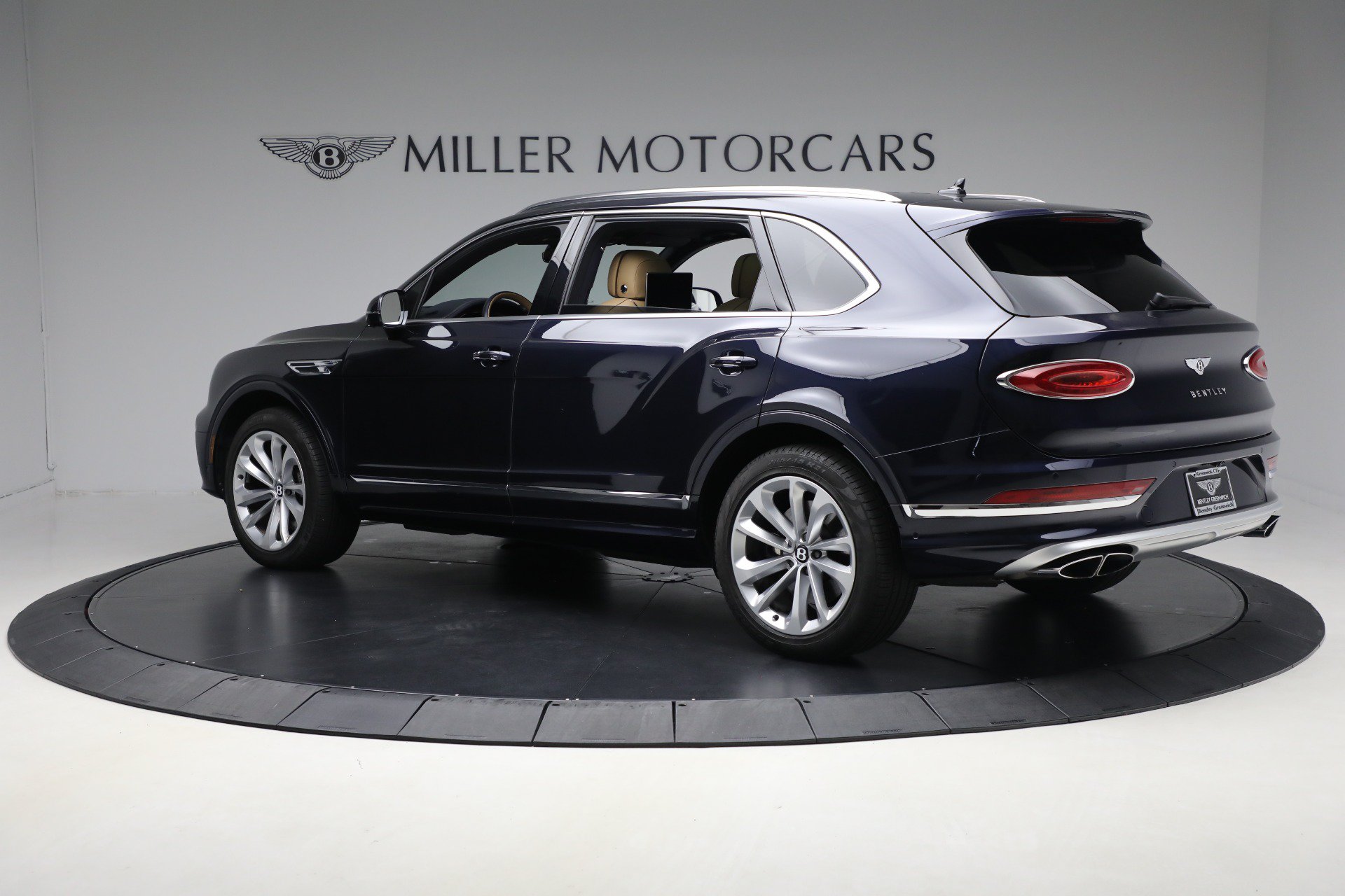 Certified 2024 Bentley Bentayga Extended Wheelbase AWD/4WD image 3