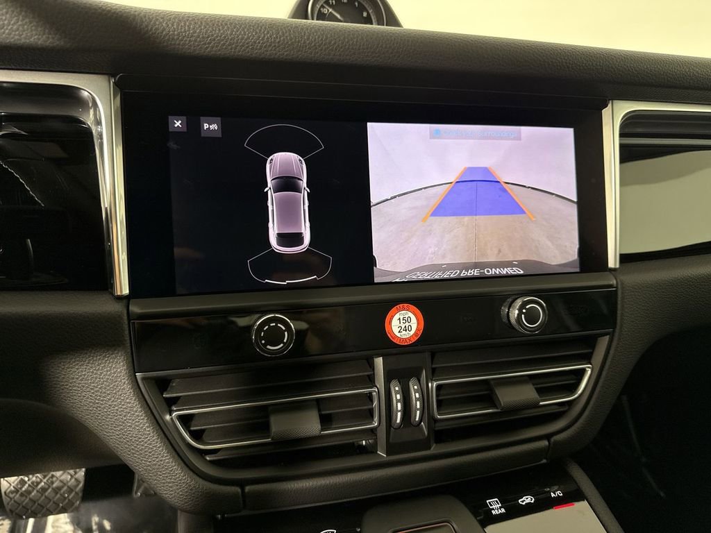 Certified 2025 Porsche Macan image 30