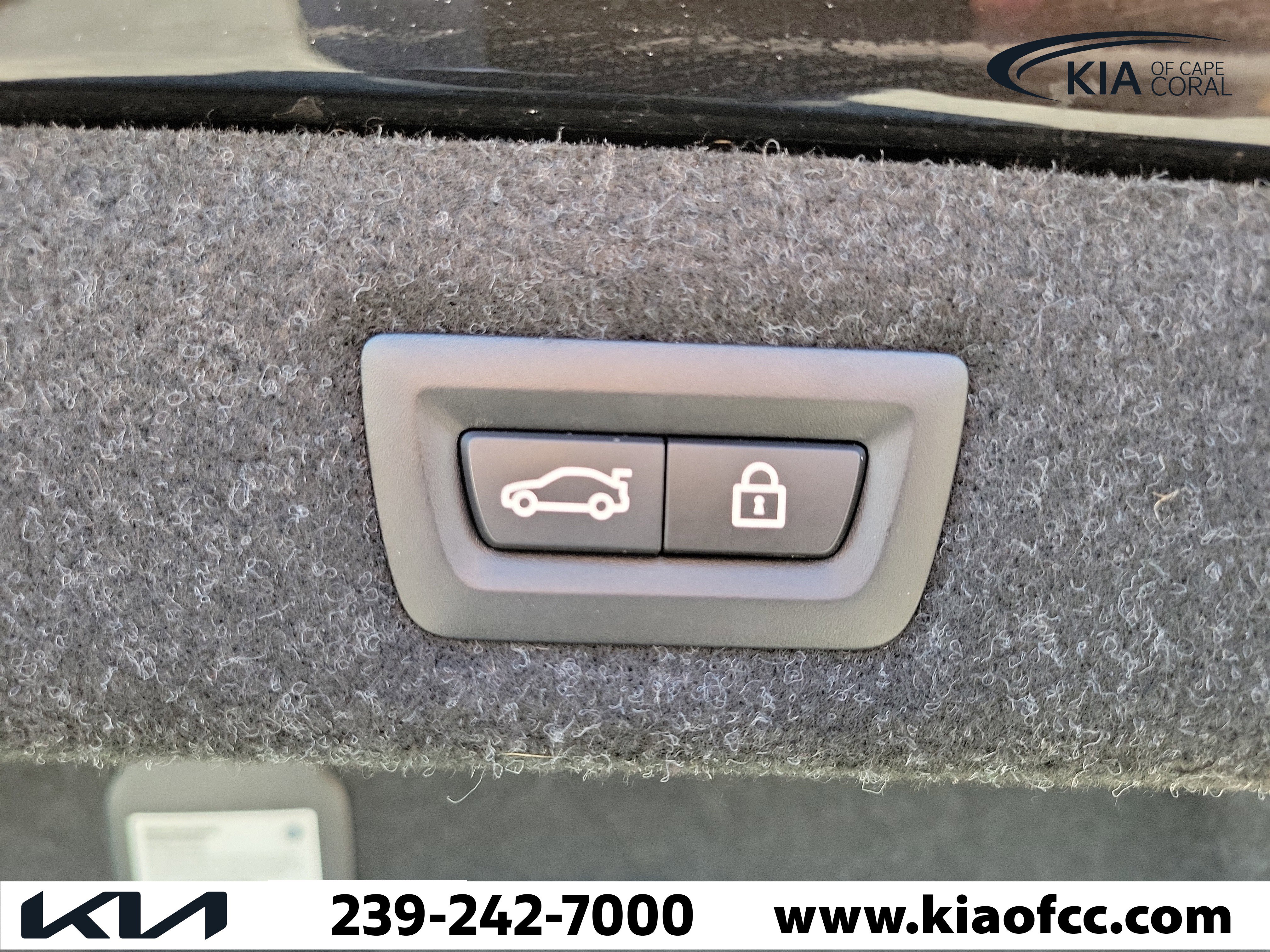 Used 2022 BMW 530i xDrive w/ Premium Package image 12