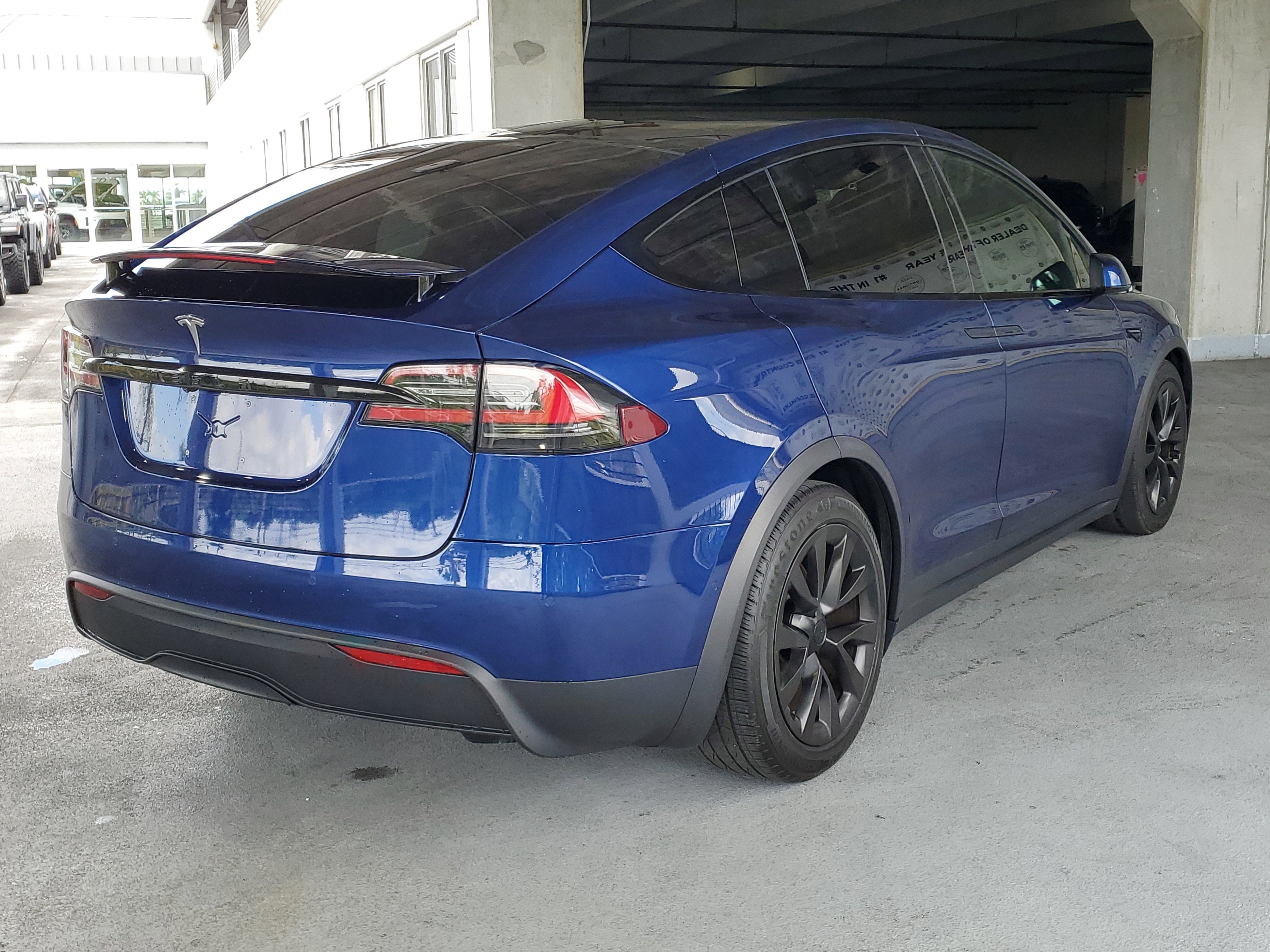 Used 2022 Tesla Model X image 2