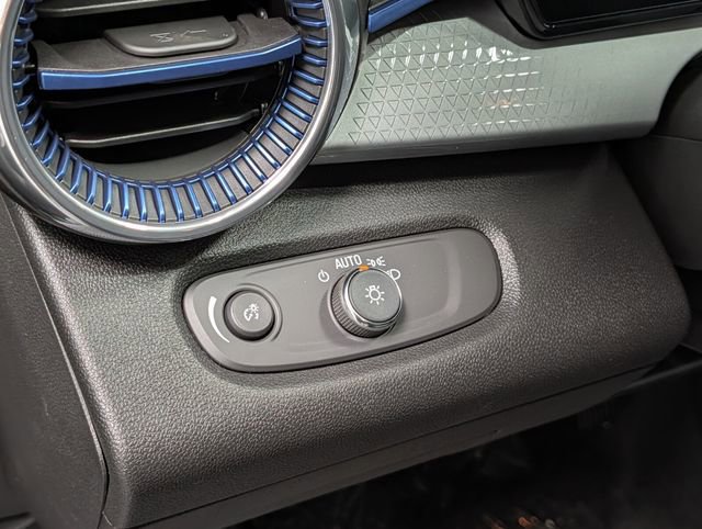 New 2026 Chevrolet Trax LT w/ Sunroof Package FWD image 16