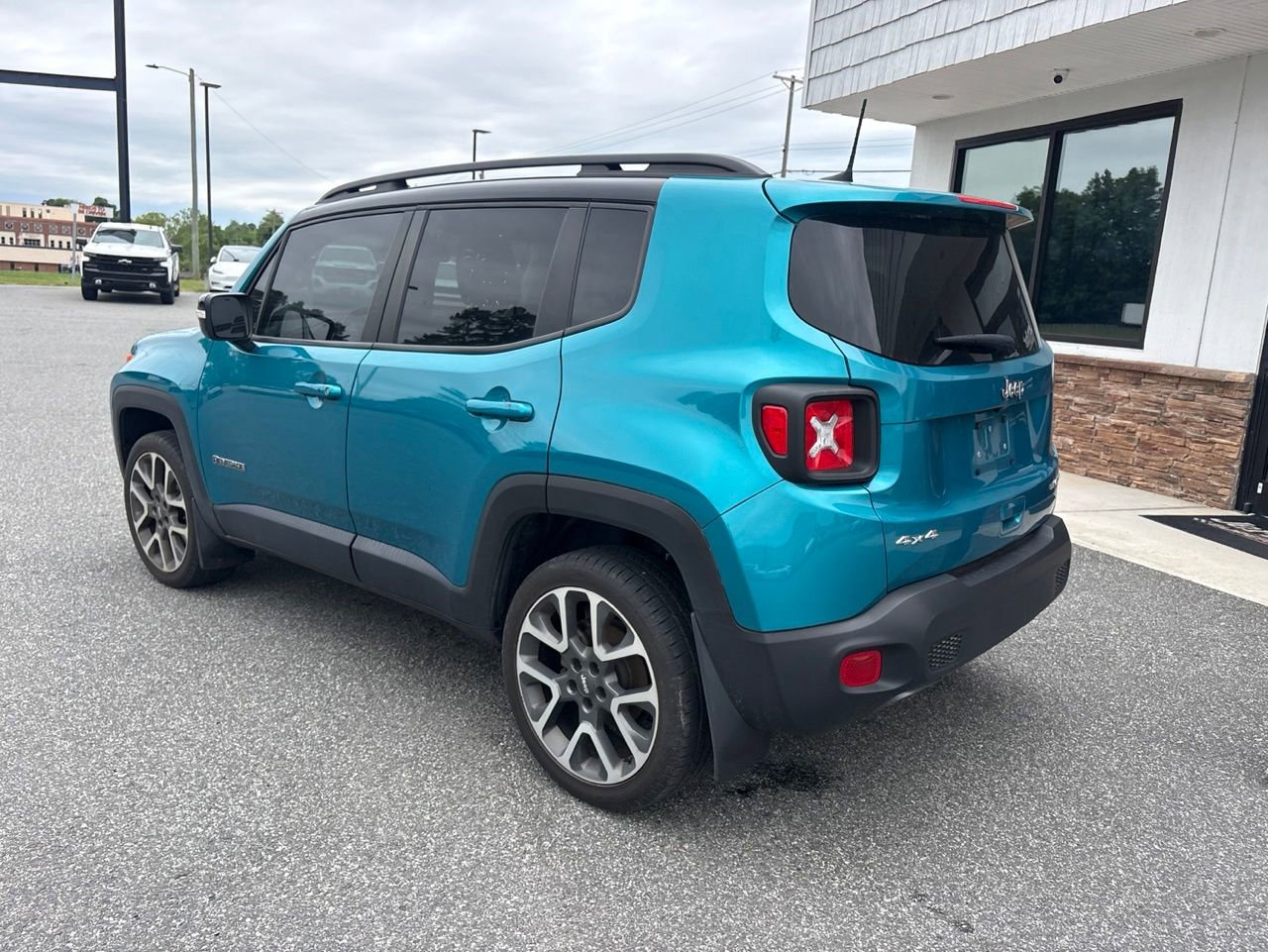 Used 2022 Jeep Renegade Limited w/ Sun, Sound & Wheels Group AWD/4WD image 6
