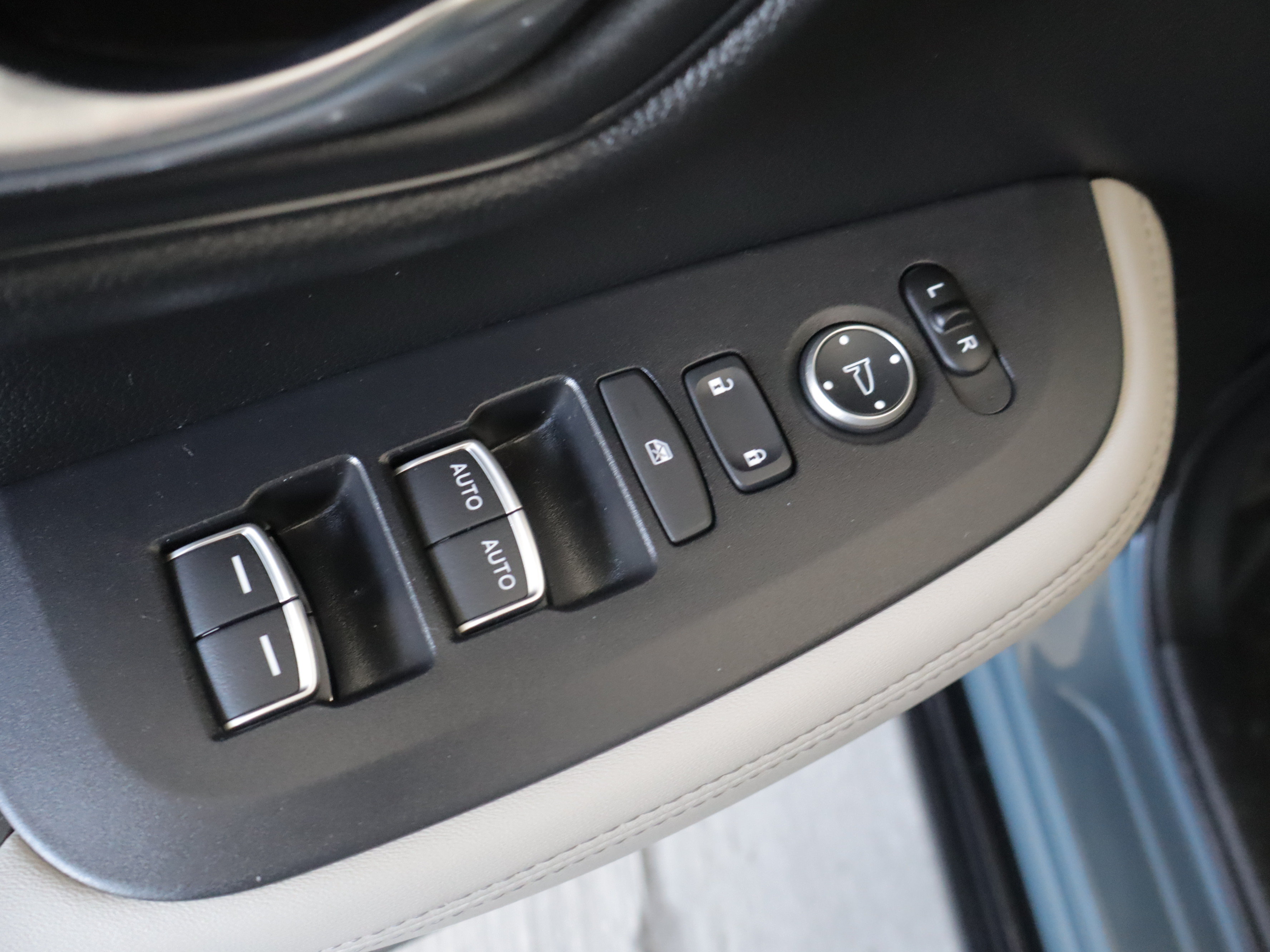 Used 2024 Honda HR-V EX-L image 12