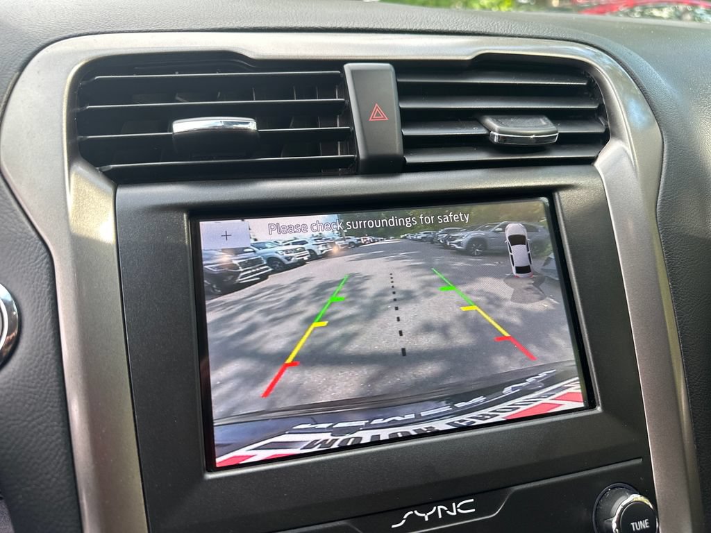 Used 2020 Ford Fusion SE FWD image 15