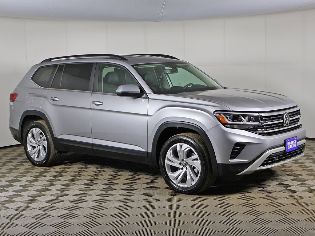 Used 2023 Volkswagen Atlas SE image 2