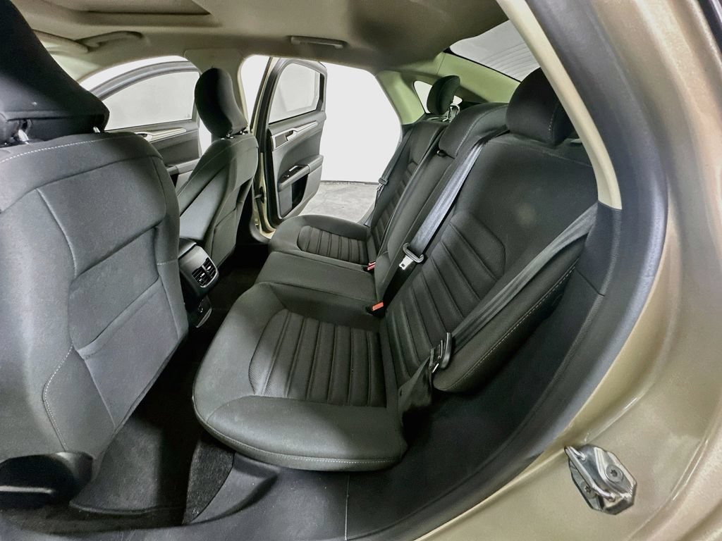Used 2017 Ford Fusion SE w/ Fusion SE Technology Package FWD image 16