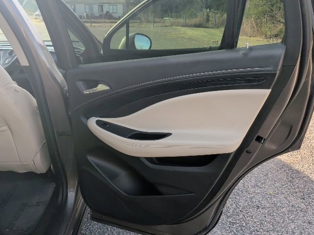 Used 2017 Buick Envision Essence image 10