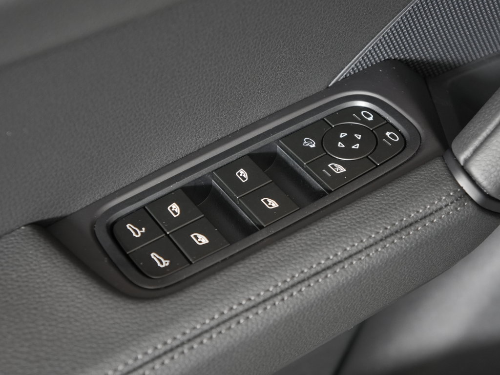 New 2026 Porsche Cayenne Coupe AWD/4WD image 15