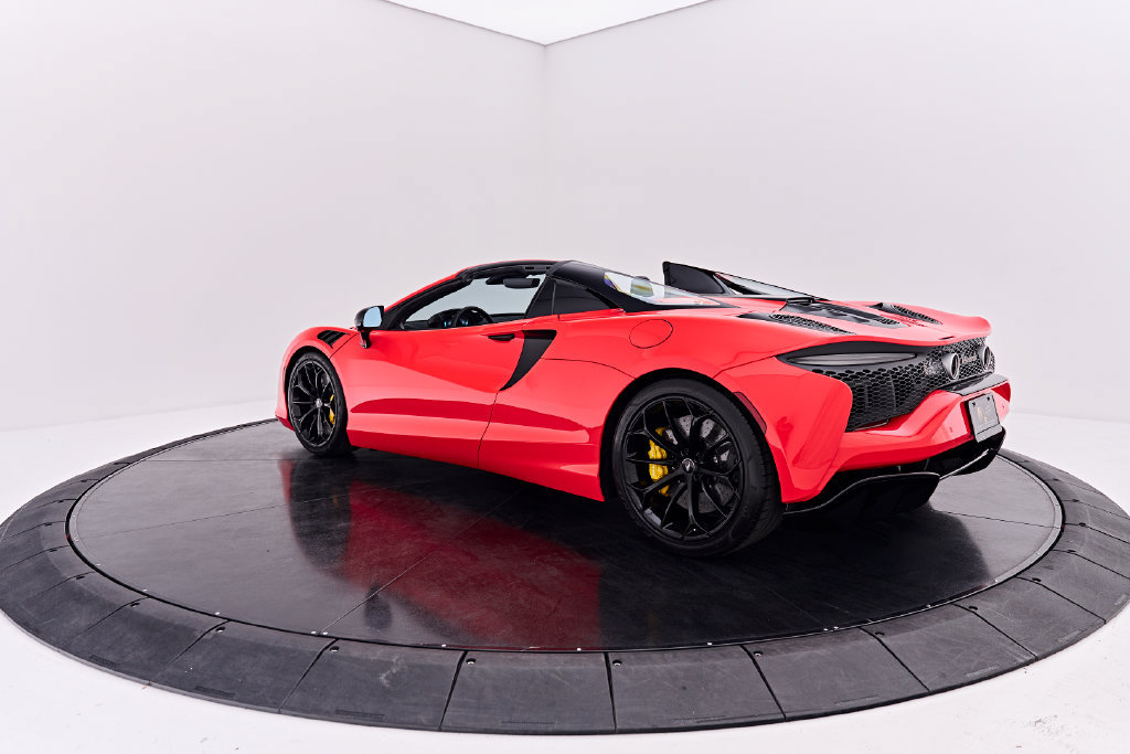 Used 2025 McLaren Artura Spider RWD image 19