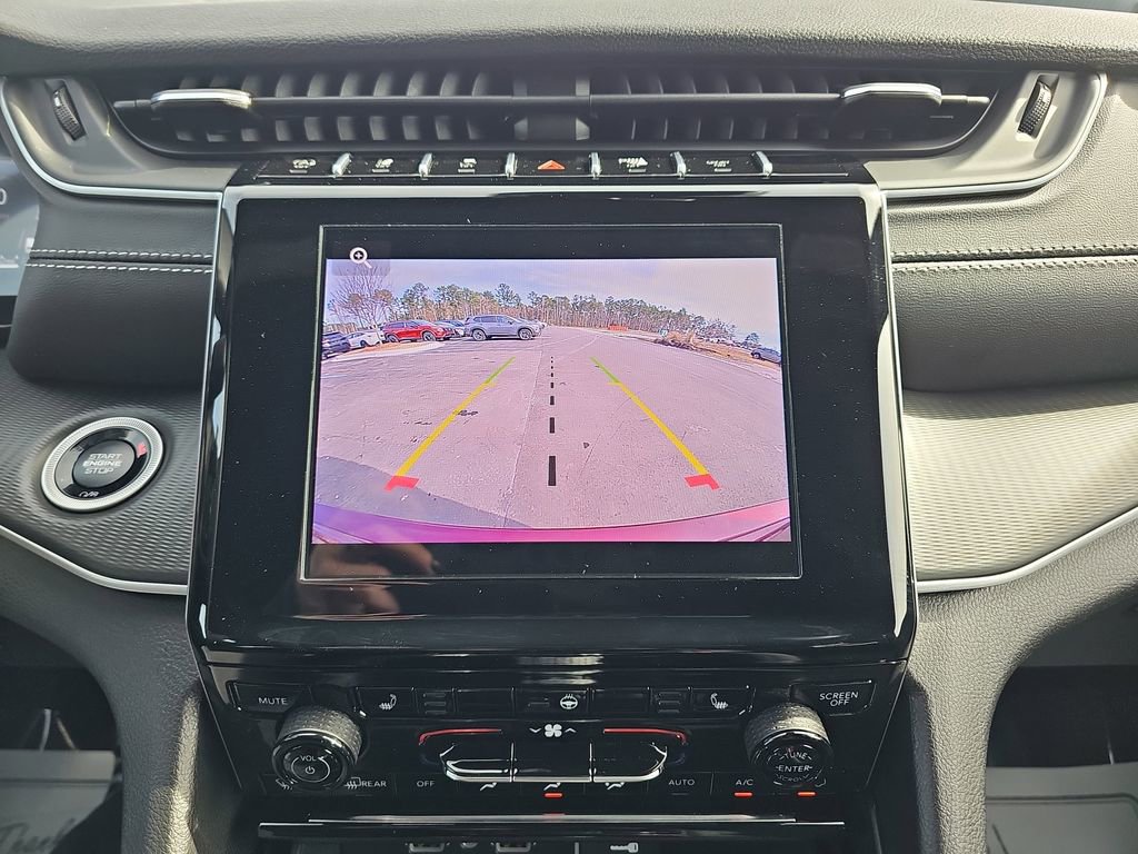 Used 2025 Jeep Grand Cherokee Laredo X w/ Luxury Tech Group I image 26