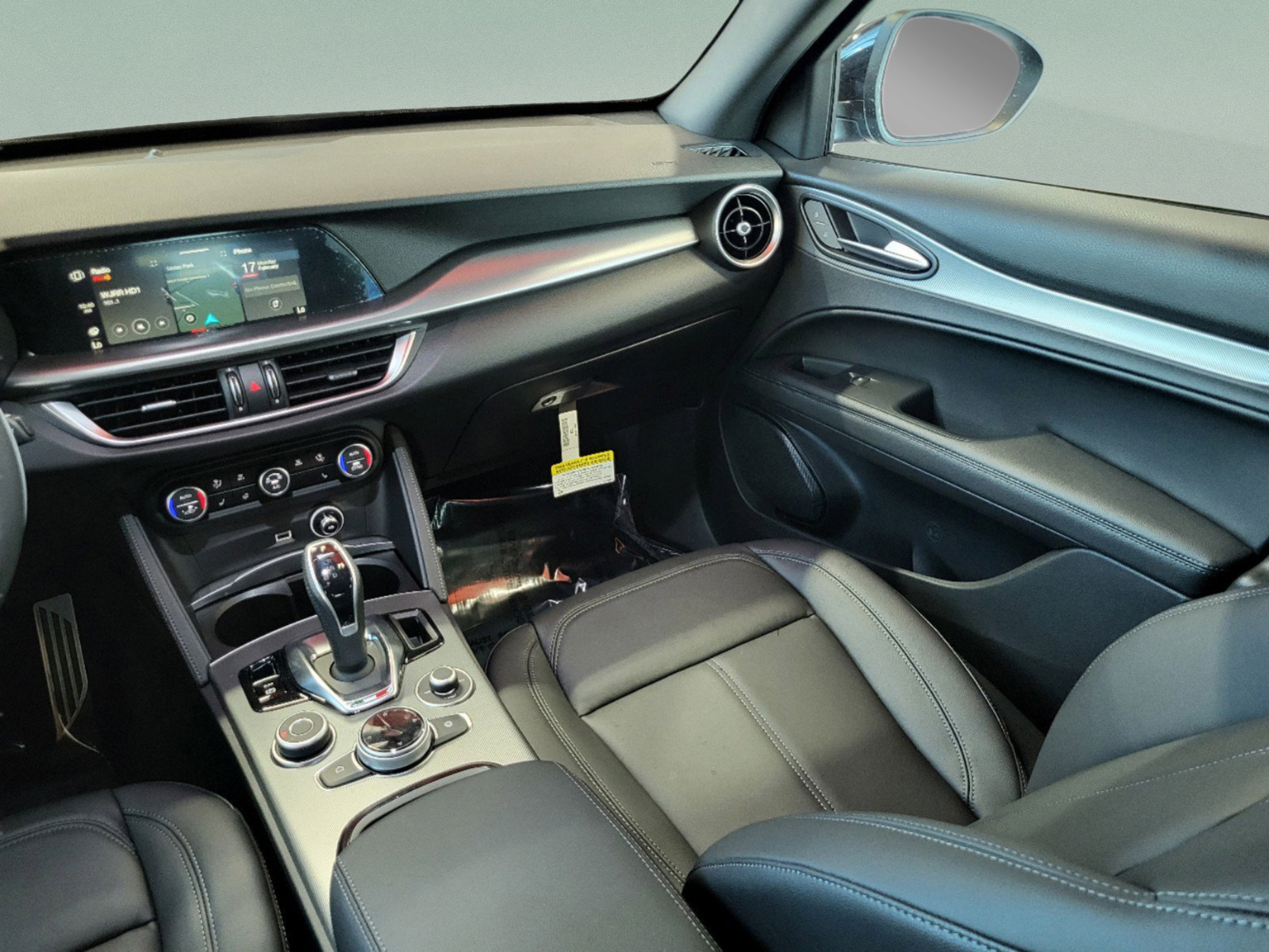 New 2025 Alfa Romeo Stelvio Sprint AWD/4WD image 44