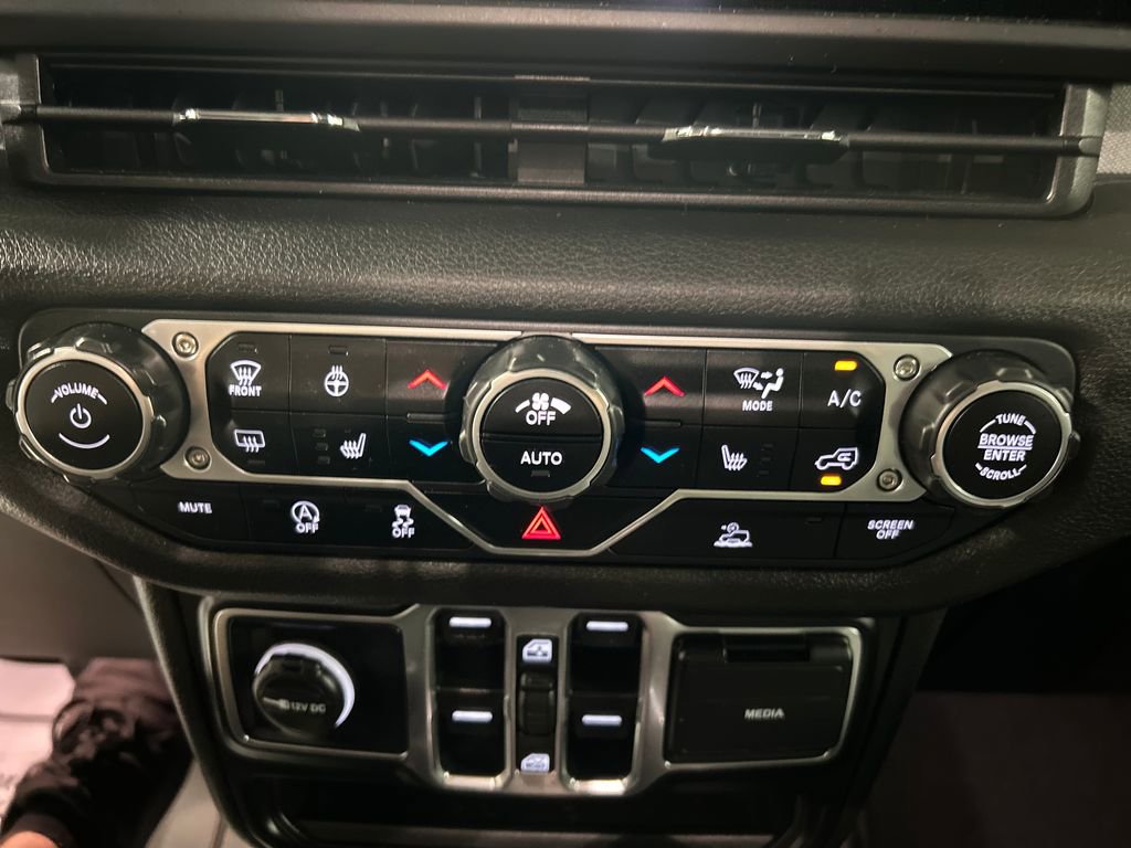 Used 2024 Jeep Gladiator Sport image 19