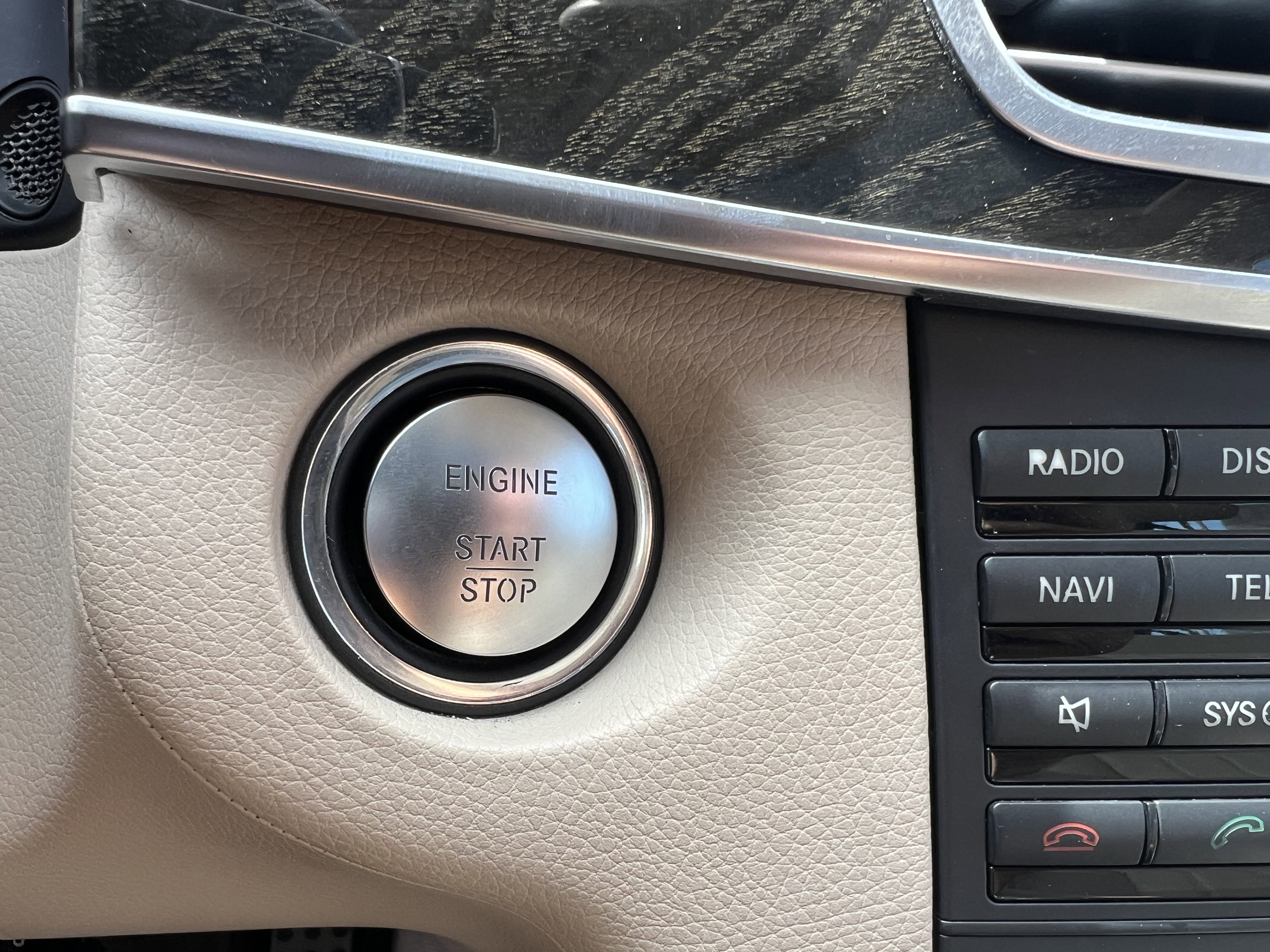 Used 2015 Mercedes-Benz E 400 Sedan w/ Driver Assistance Package image 26