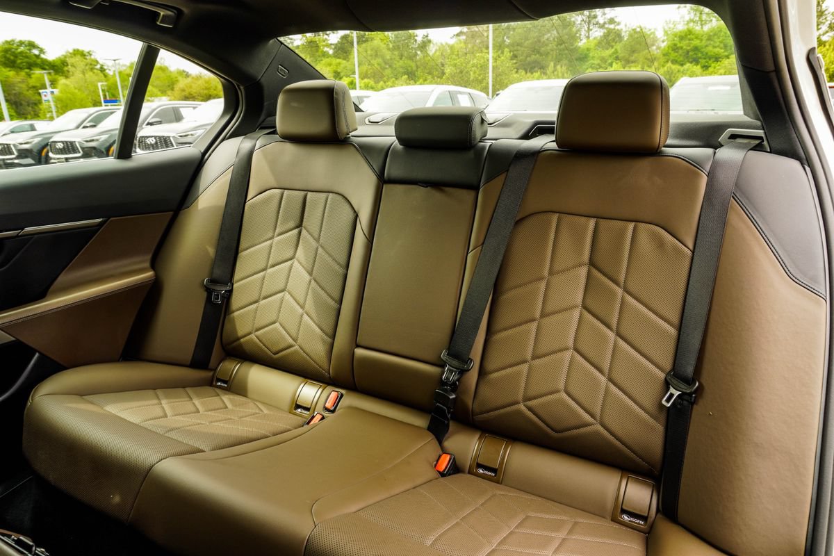 Used 2026 BMW 530i xDrive w/ Premium Package AWD/4WD image 42