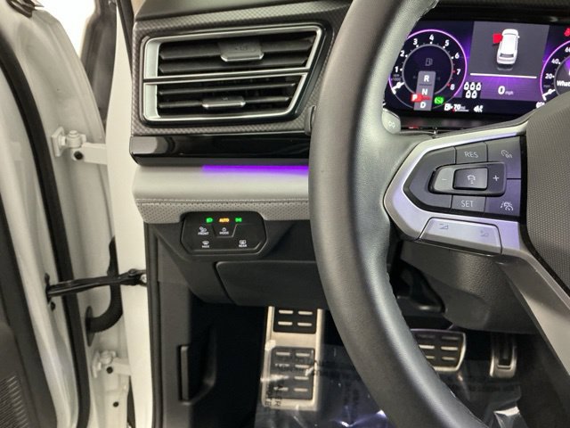Used 2024 Volkswagen Atlas Peak Edition SE AWD/4WD image 28