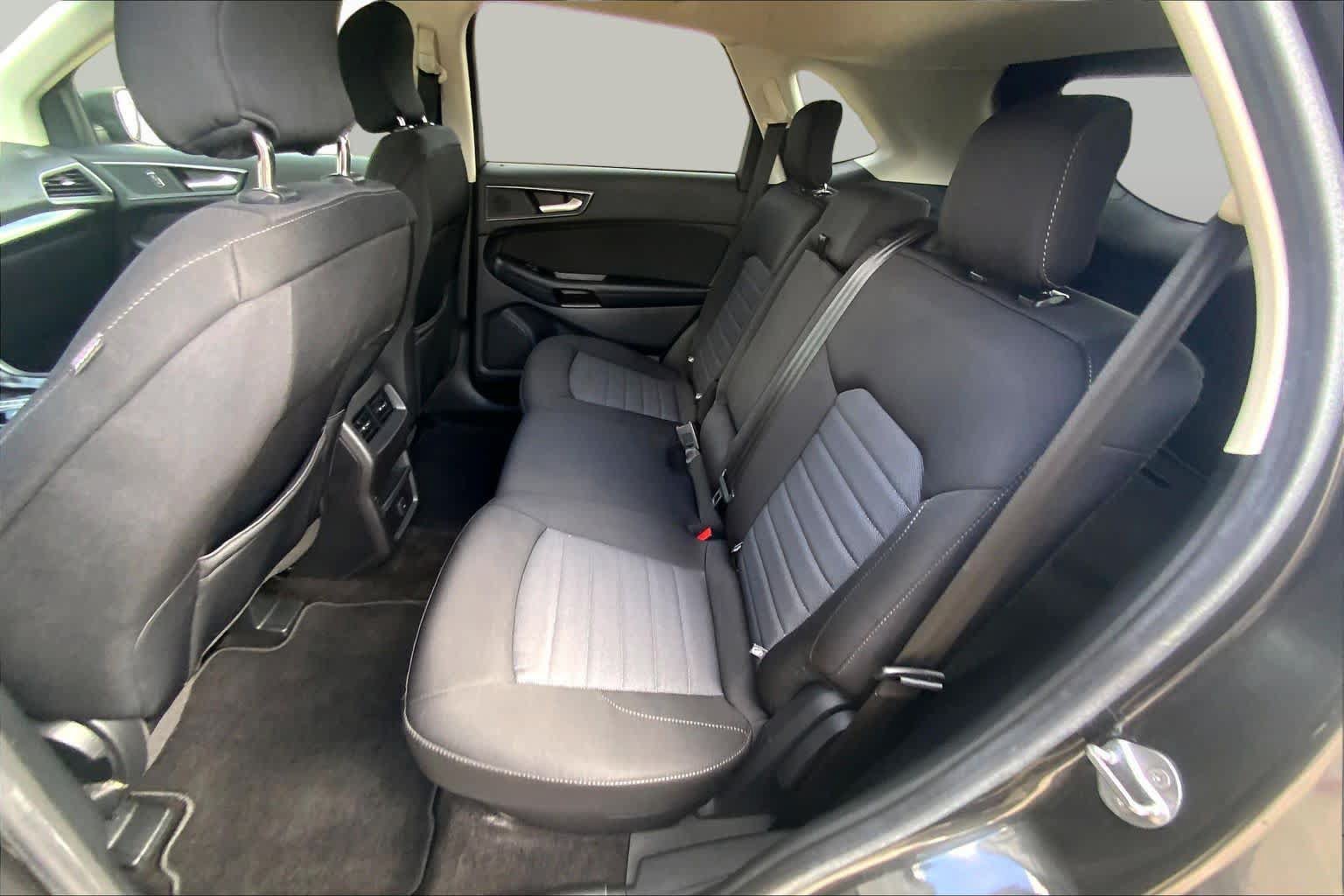 Used 2018 Ford Edge SE FWD image 20
