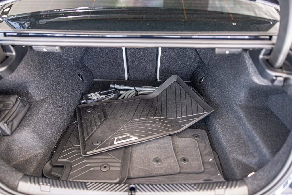 Used 2025 BMW M5 w/ Carbon Package image 16