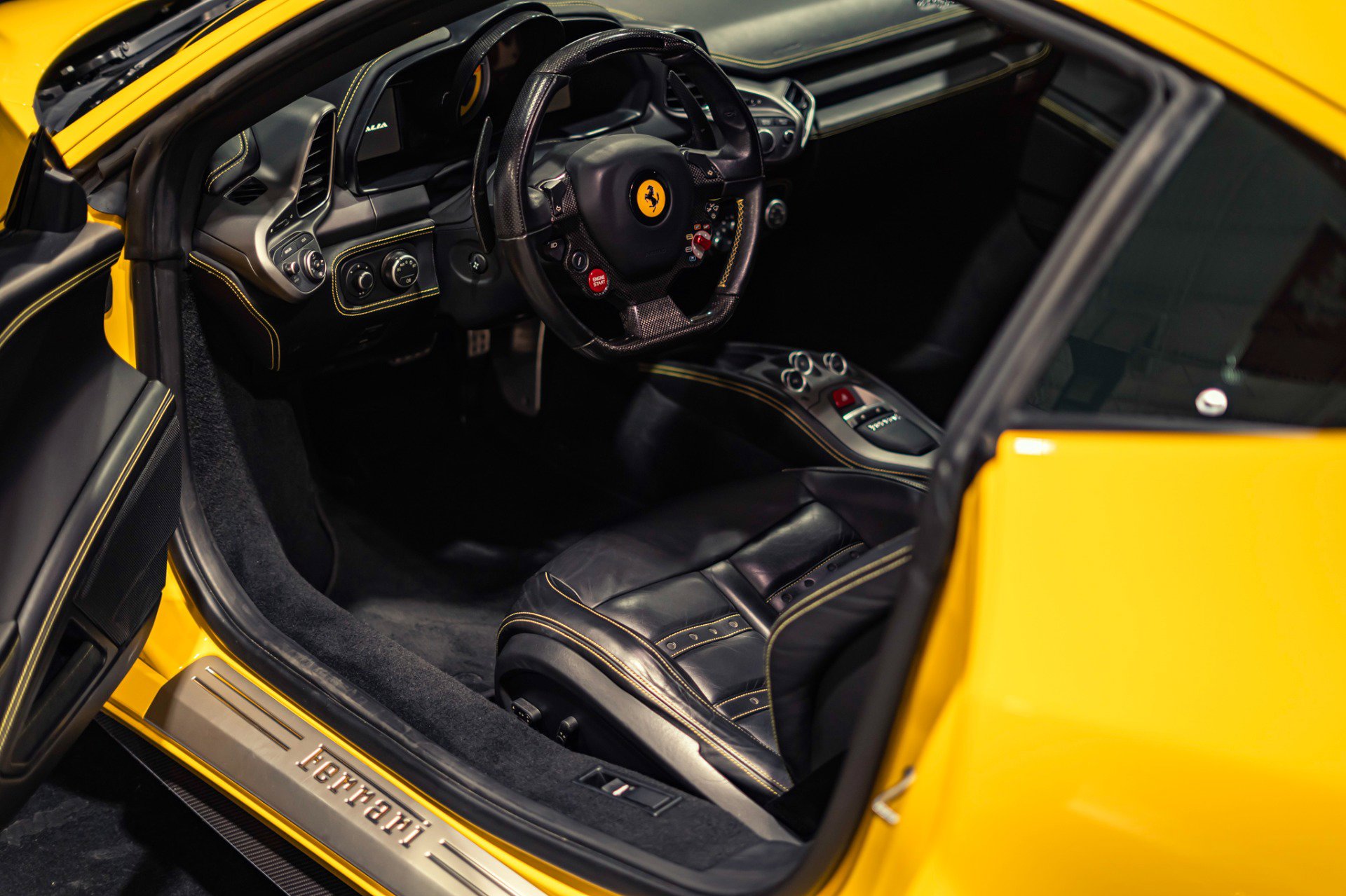 Used 2011 Ferrari 458 Italia Coupe RWD image 6