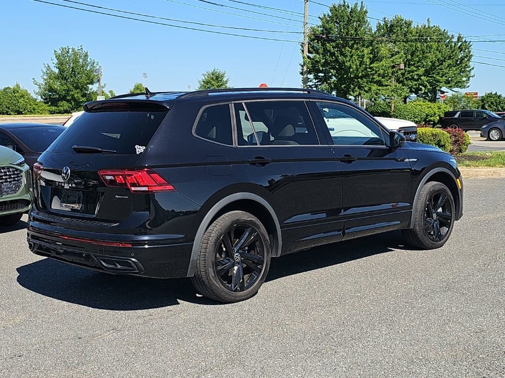 Used 2024 Volkswagen Tiguan SE R-Line AWD/4WD image 13