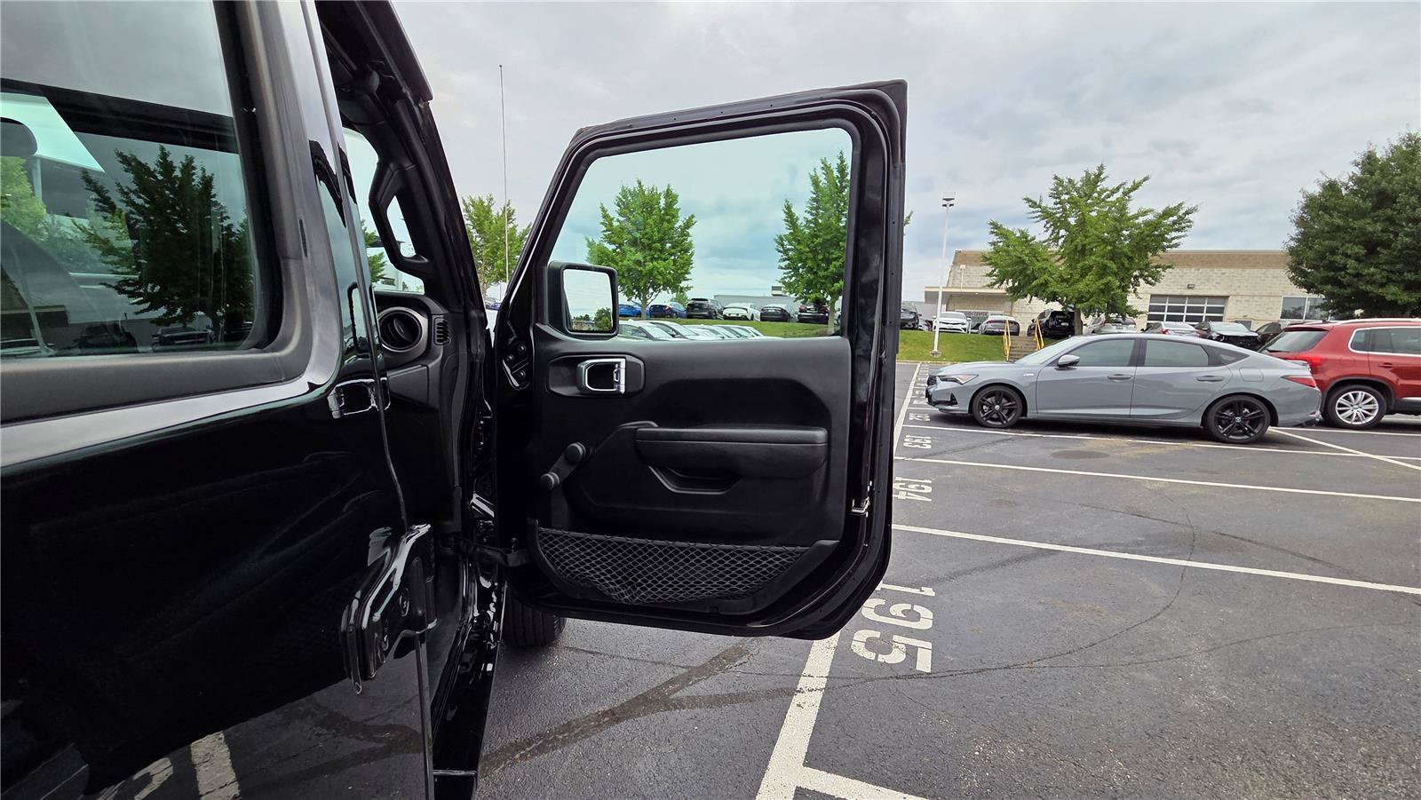 Used 2023 Jeep Wrangler Unlimited Sport AWD/4WD image 29