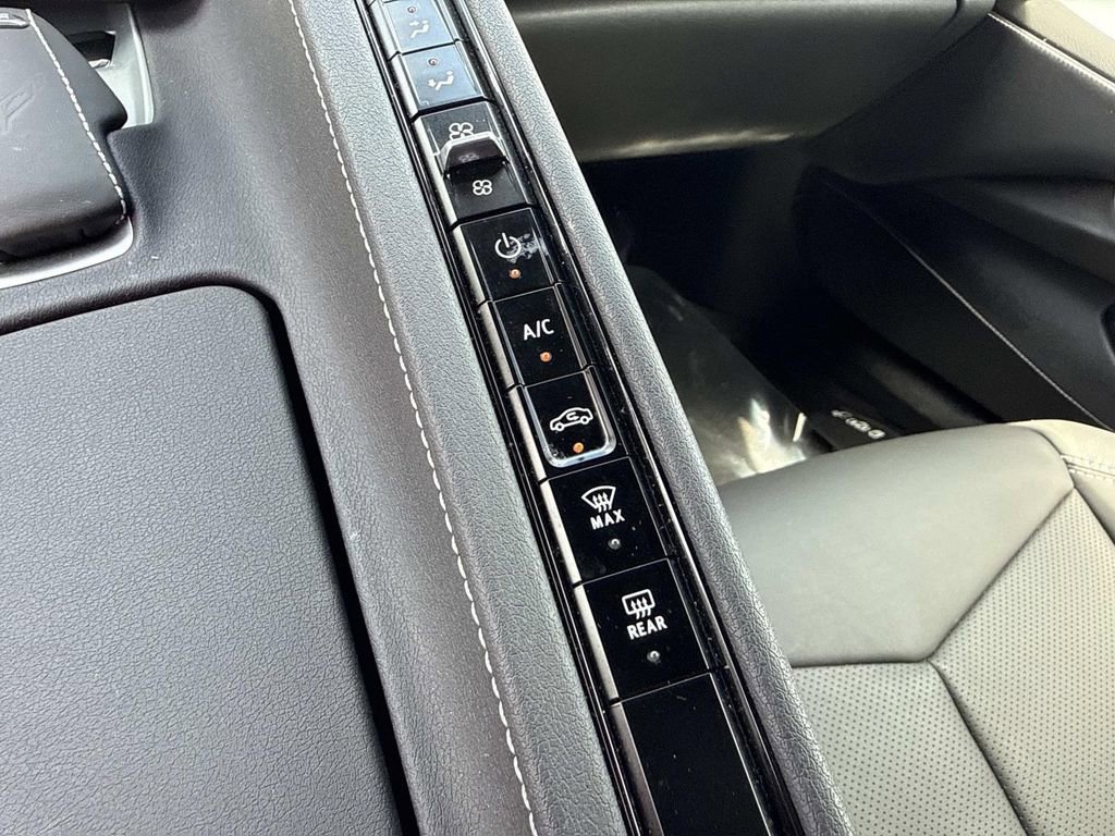 Used 2023 Chevrolet Corvette Stingray Coupe w/ 1LT image 31