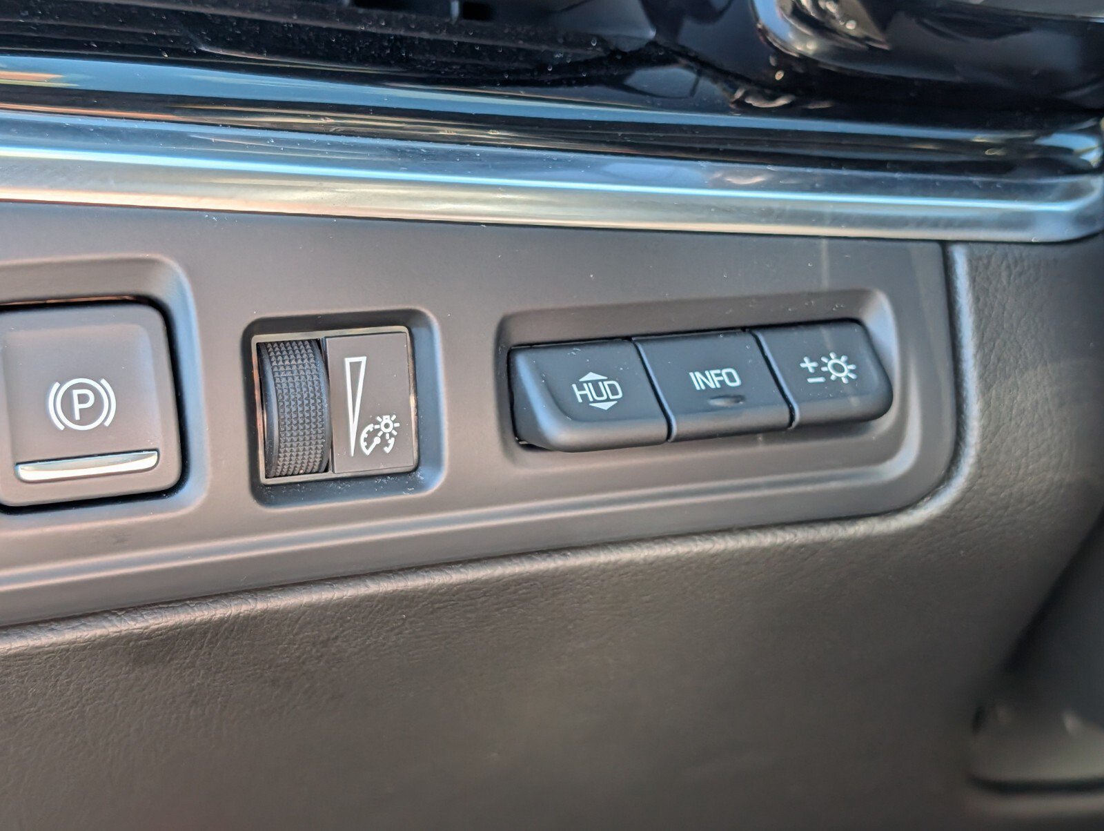 Used 2023 Cadillac XT6 Sport w/ Technology Package AWD/4WD image 16