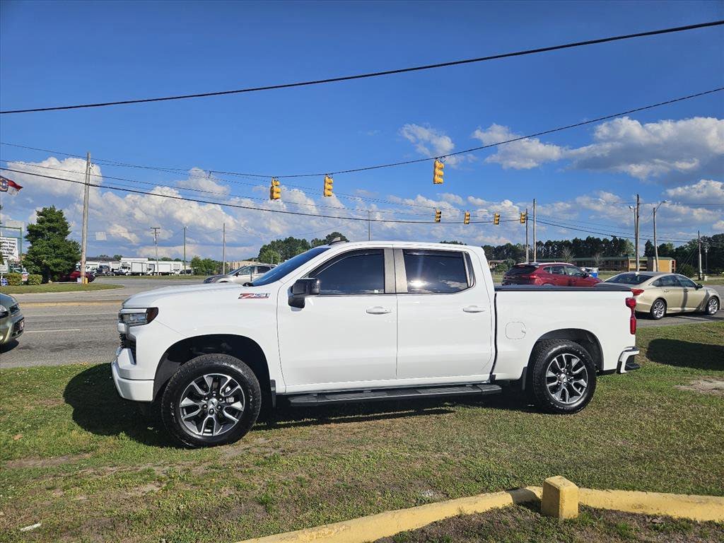 Used 2024 Chevrolet Silverado 1500 RST w/ Z71 Off-Road Package AWD/4WD image 8