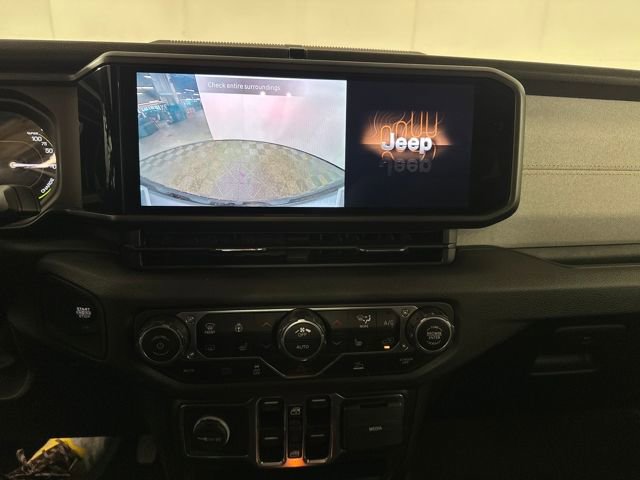Used 2024 Jeep Wrangler Unlimited w/ Convenience Group image 22