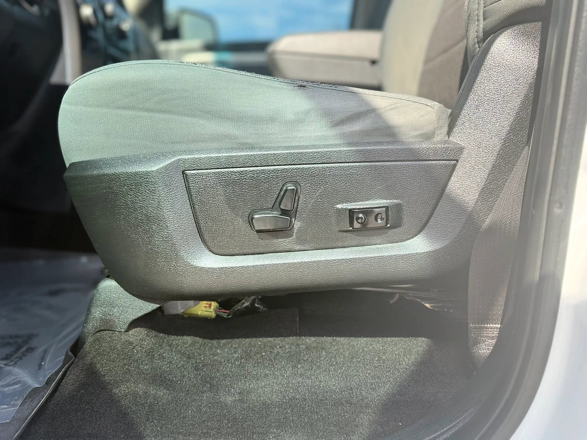 Used 2018 RAM 1500 SLT AWD/4WD image 11