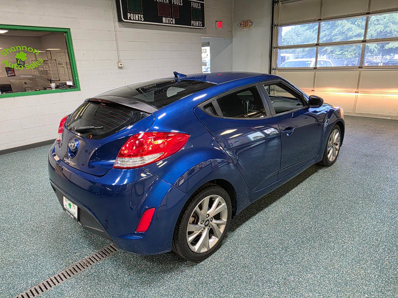 Used 2016 Hyundai Veloster FWD image 6