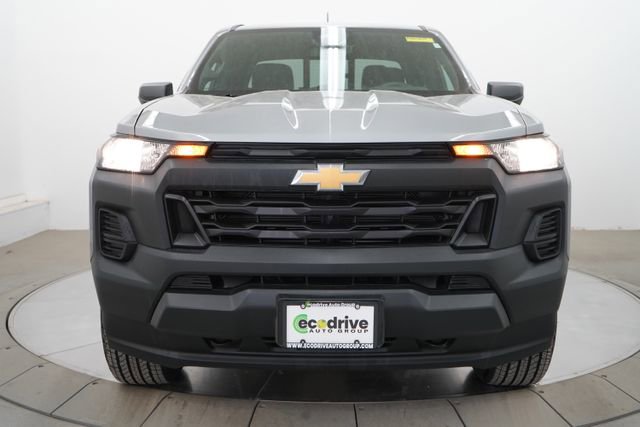 Used 2025 Chevrolet Colorado W/T image 2