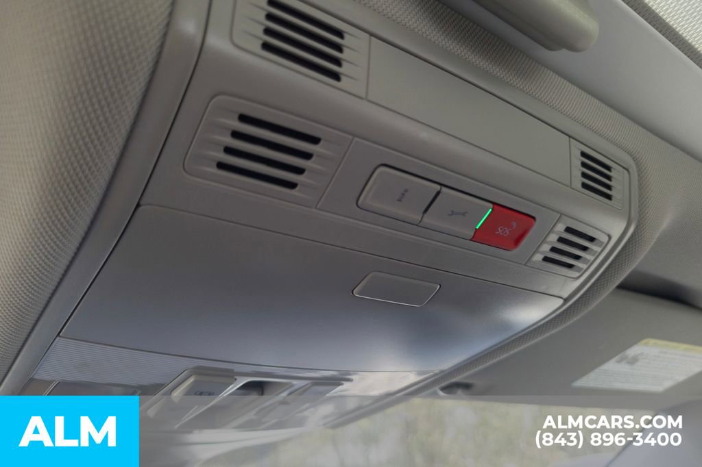 Used 2024 Volkswagen Jetta SE image 32